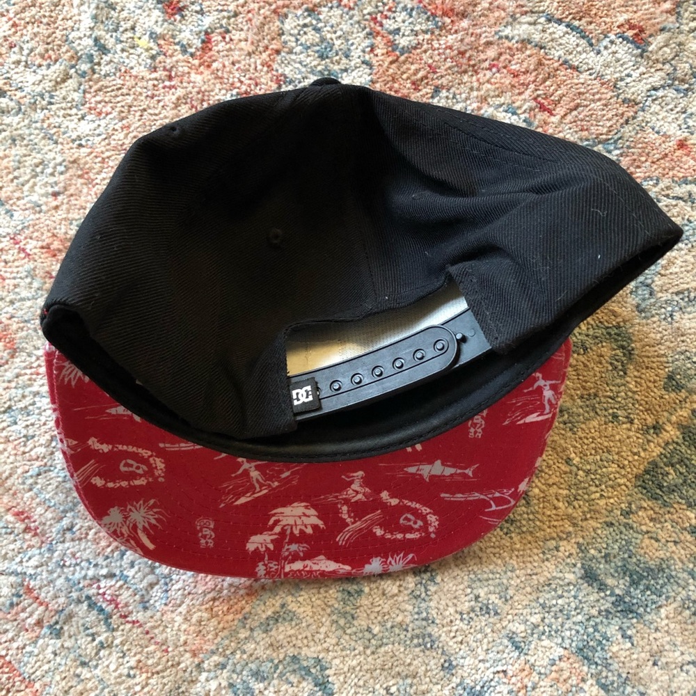 DC SnapBack Hat - Picture 3 of 4